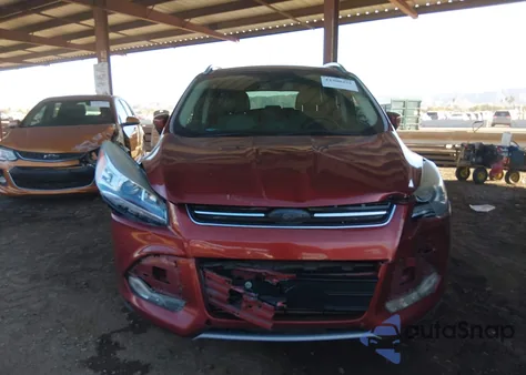 2014 Ford Escape Titanium z USA, uszkodzony, nr VIN 1FMCU0J9XEUA04504